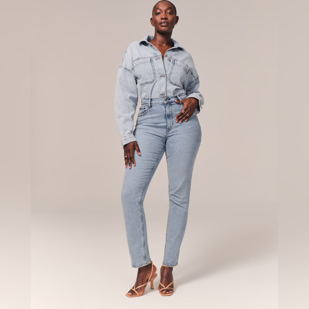 Abercrombie and Fitch Curve Love Ultra High Rise 90s Slim Straight Jean Size 24